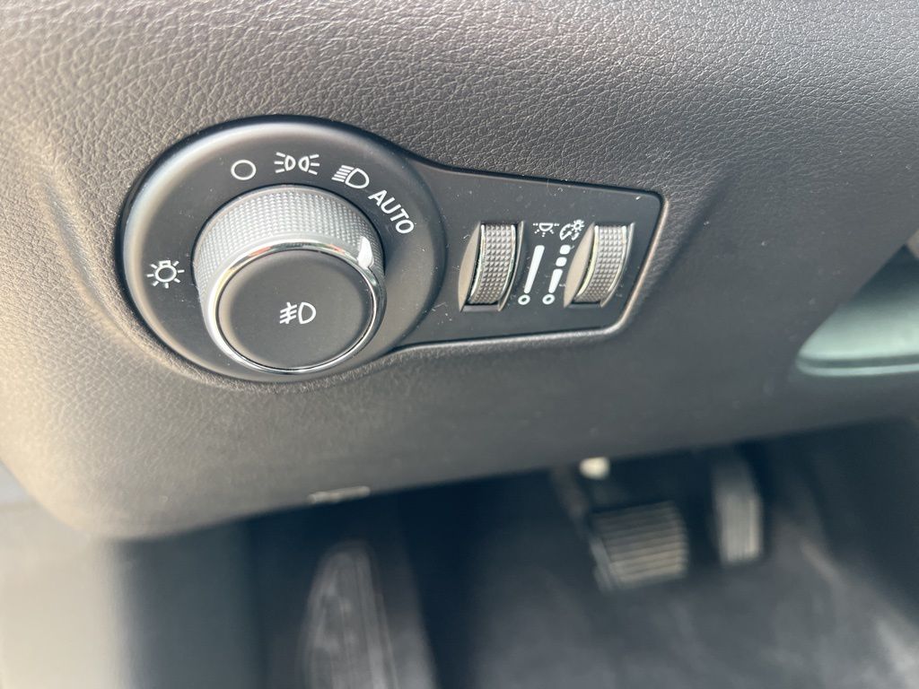 2022 Jeep Compass Latitude Lux photo 51
