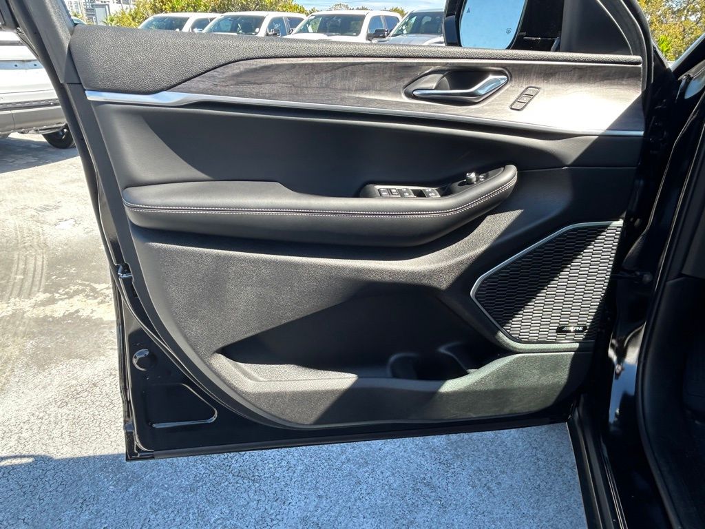 2025 Jeep Grand Cherokee Limited photo 39