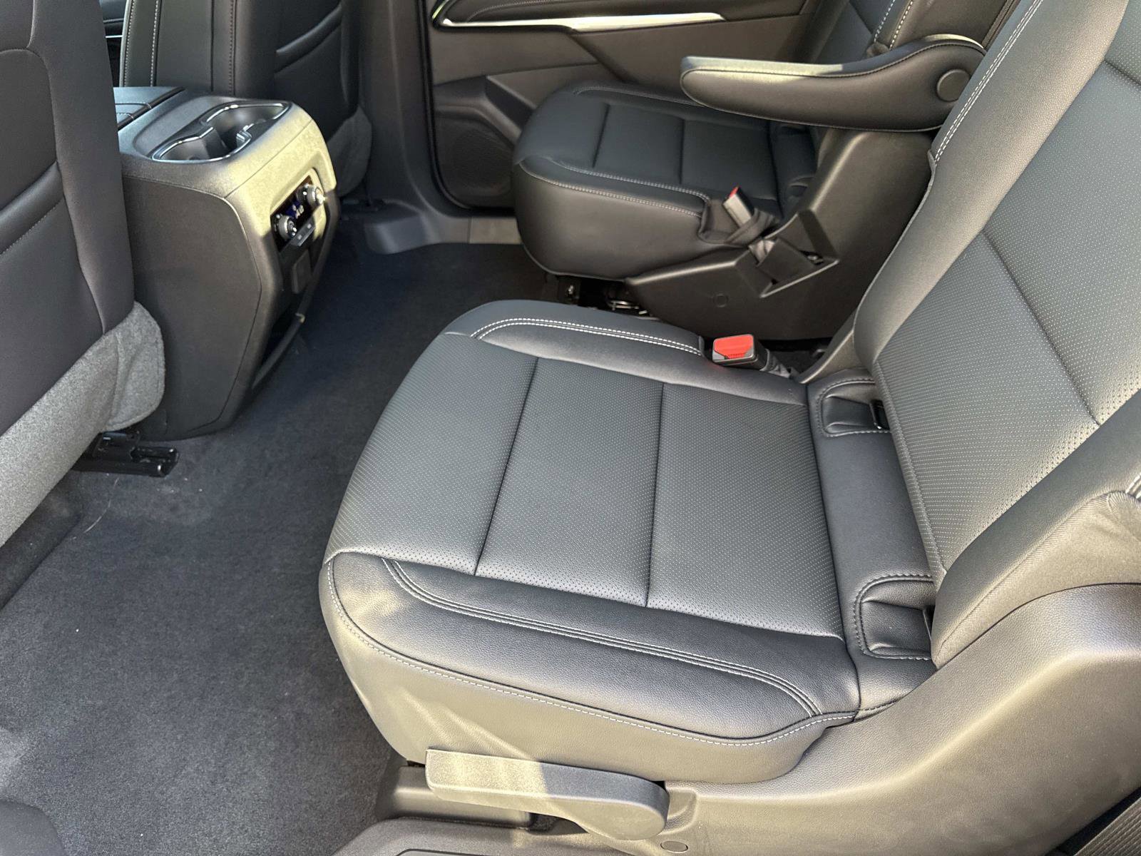 2026 Chevrolet Traverse photo 3