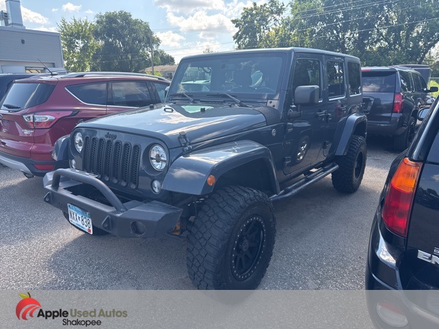 2016 Jeep Wrangler Unlimited Sahara photo 2