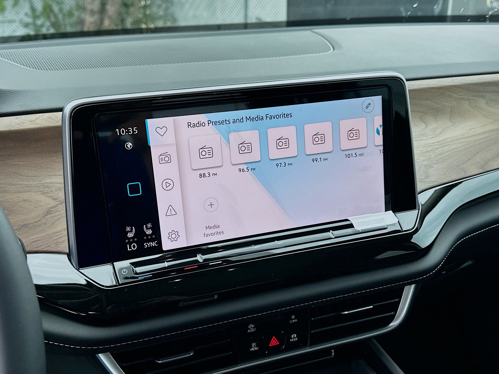 2026 Volkswagen Atlas SE Technology photo 4