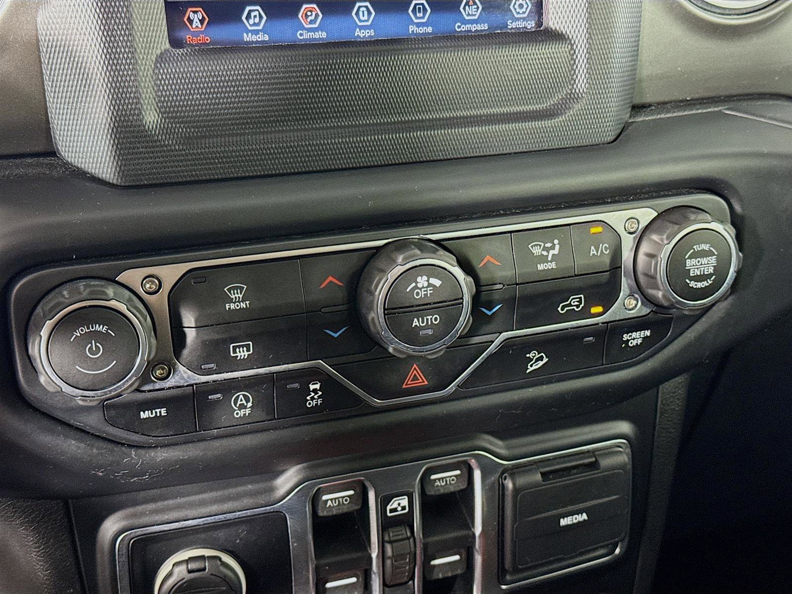 2019 Jeep Wrangler Unlimited Sahara photo 13