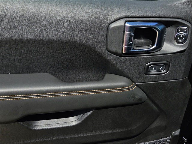 2025 Jeep Wrangler Sahara photo 9