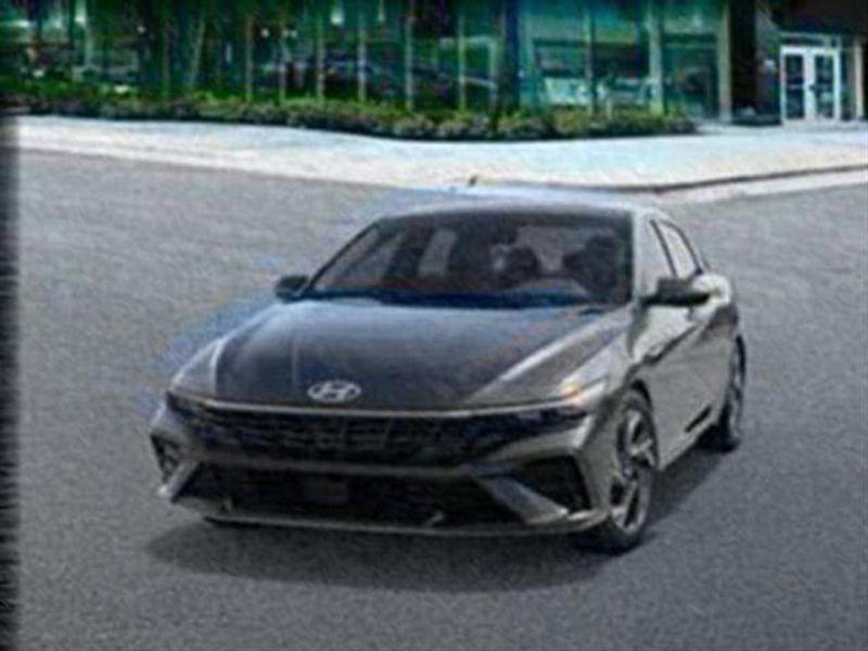 2025 Hyundai Elantra SEL Convenience photo 4