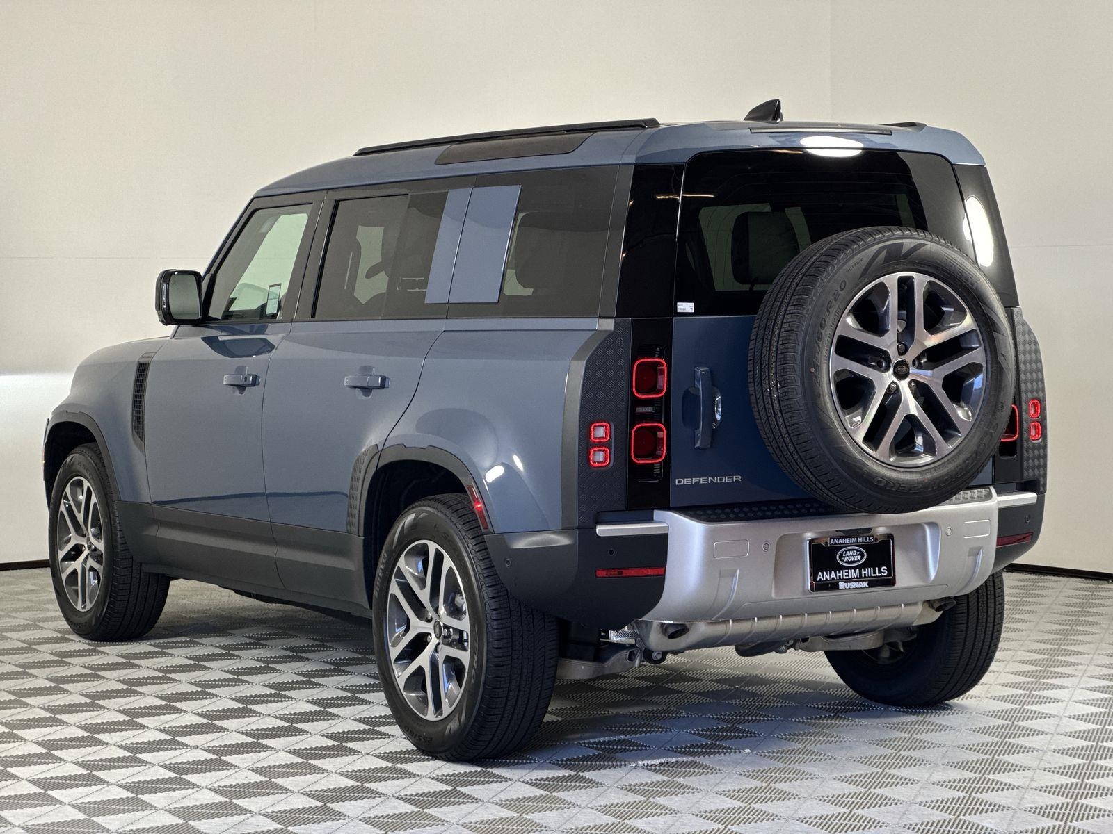 2025 Land Rover Defender 110 S photo 3