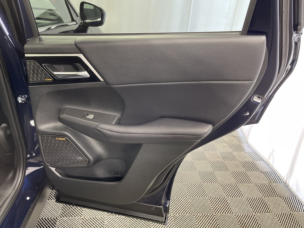 2025 Mitsubishi Outlander SE photo 32