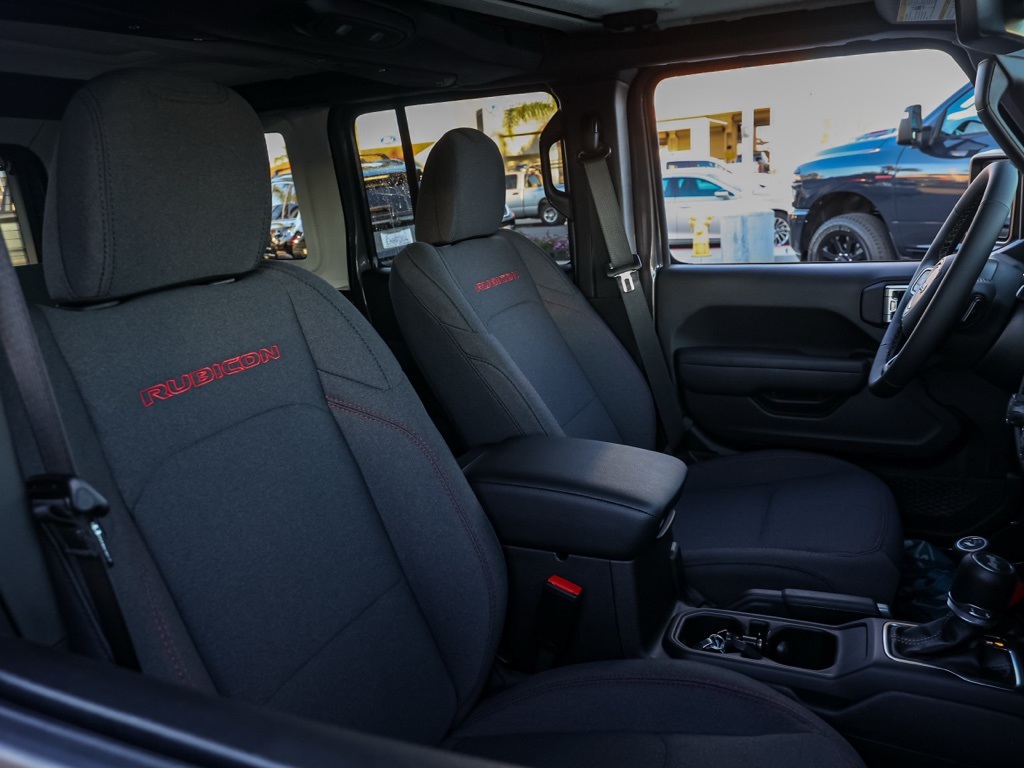 New 2026 Granite Crystal Metallic Clear-Coat Exterior Paint Jeep Rubicon image 20