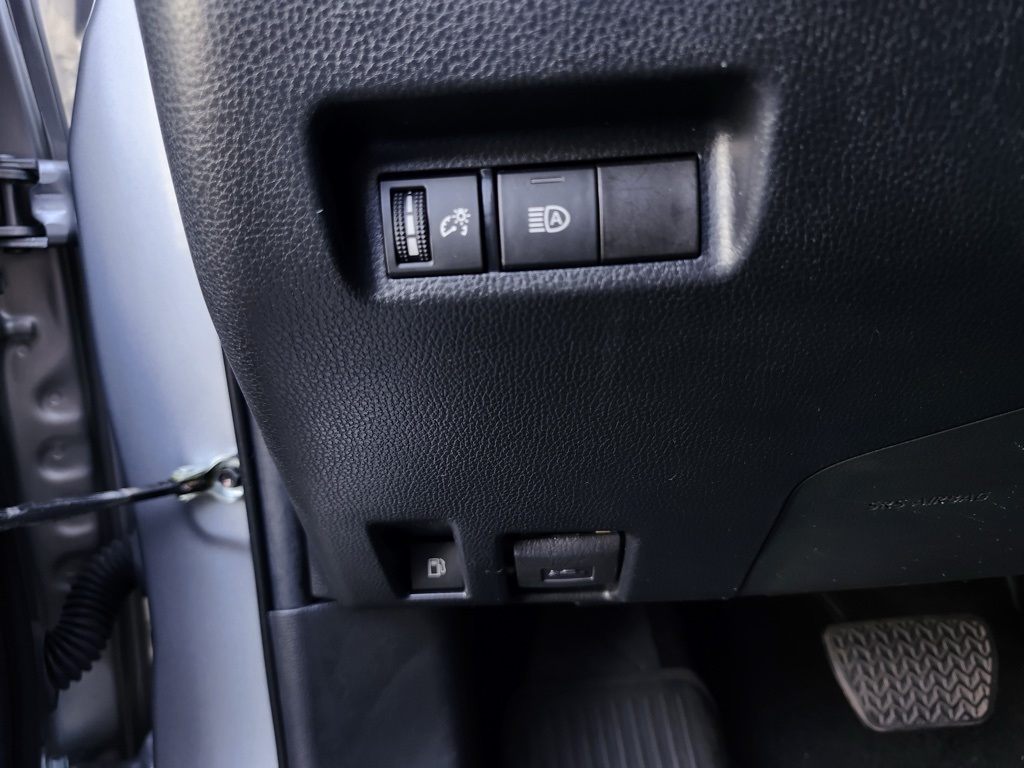 2023 Toyota RAV4 Hybrid LE photo 16