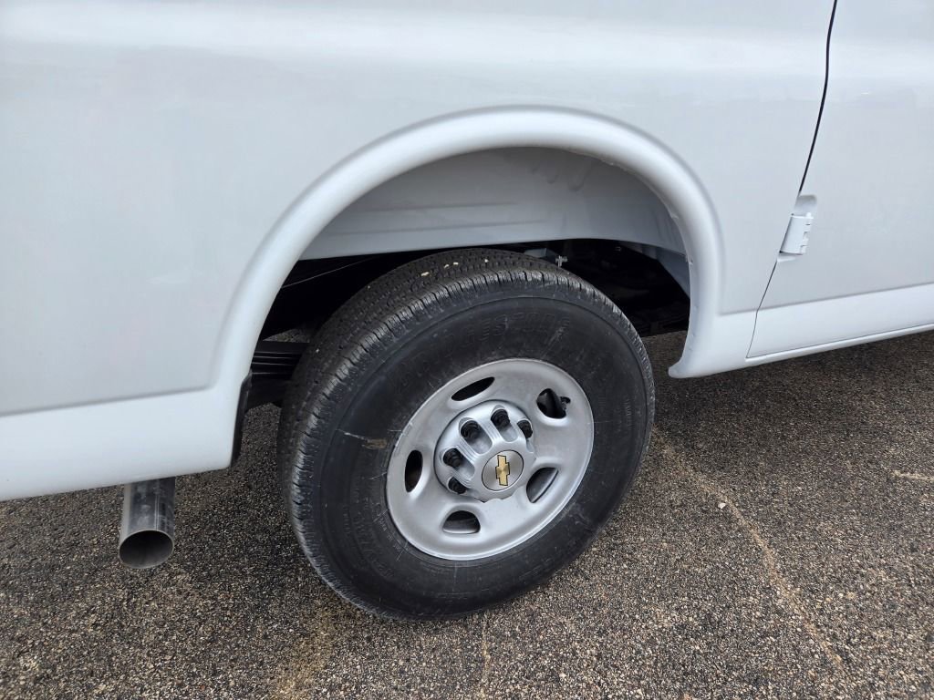2025 Chevrolet Express Cargo 2500 photo 3