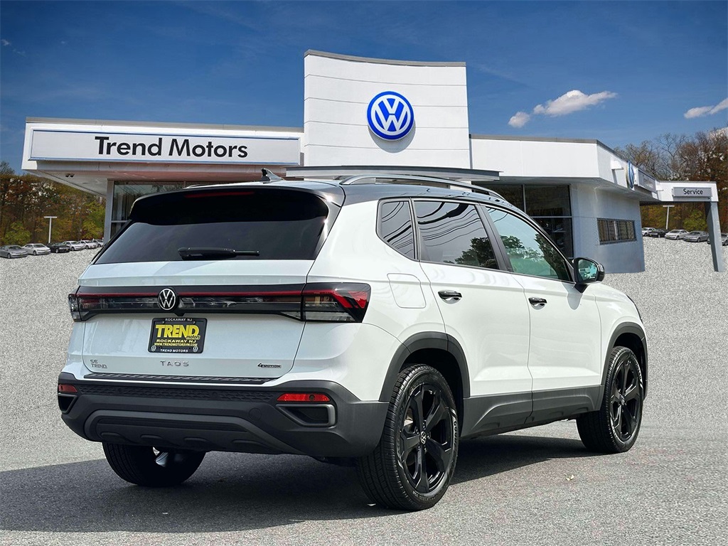 2025 Volkswagen Taos SE photo 4