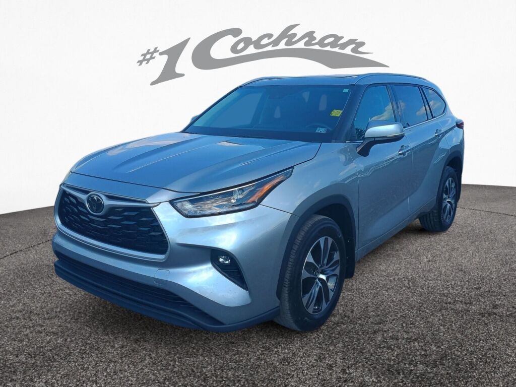 2021 Toyota Highlander XLE photo 3