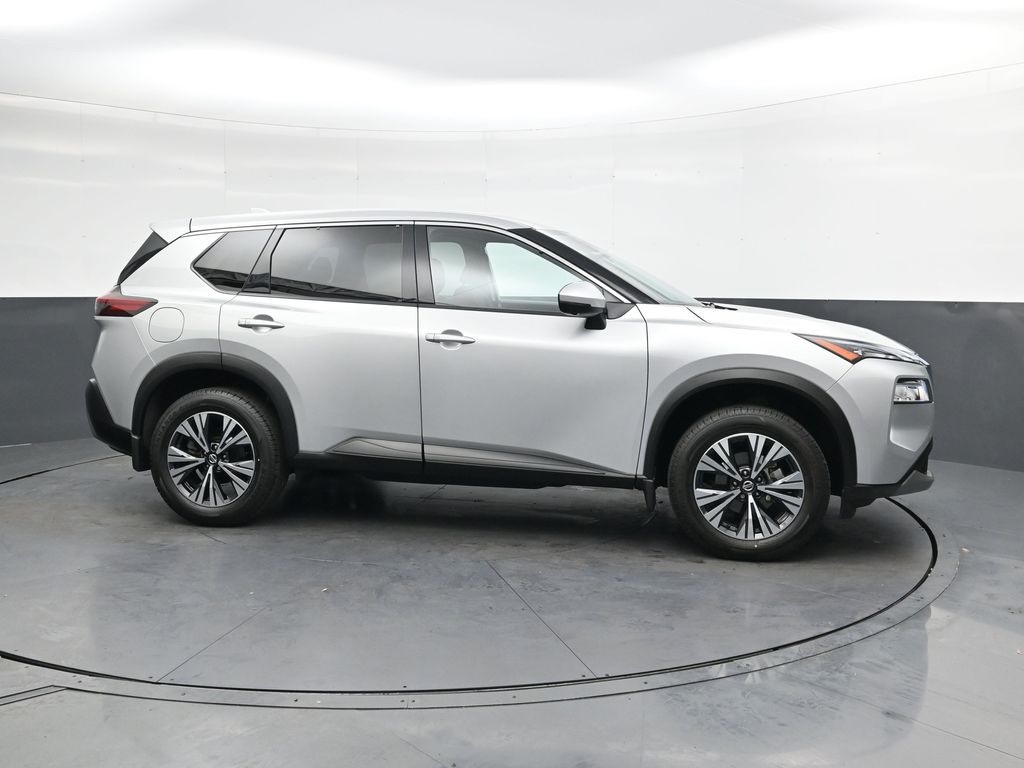 2021 Nissan Rogue SV photo 2