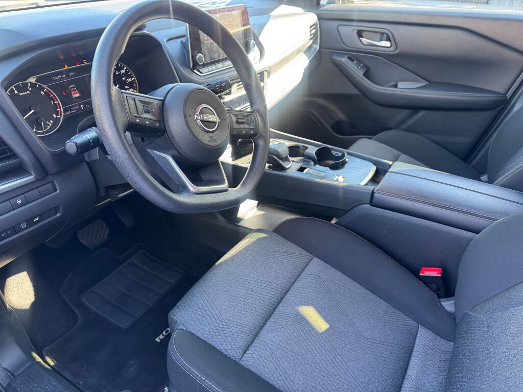2024 Nissan Rogue SV photo 9