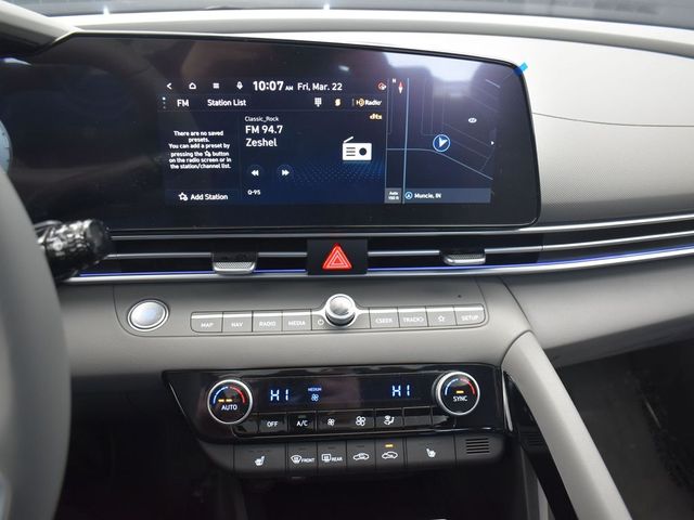 2024 Hyundai Elantra SEL Convenience photo 22