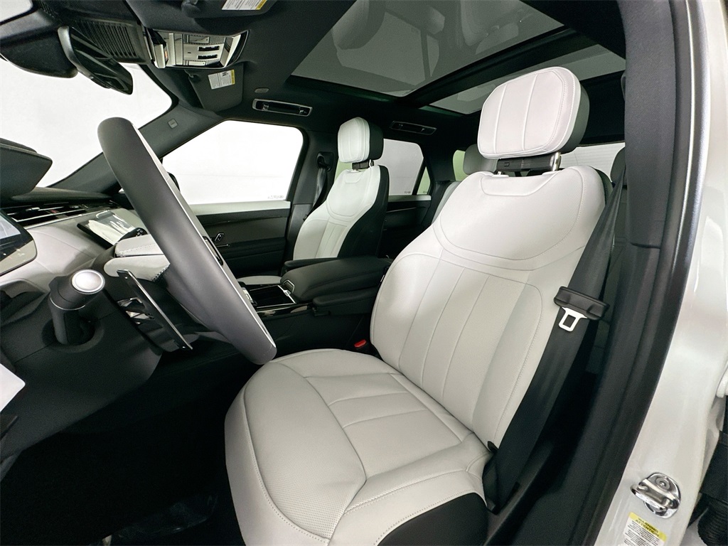 2025 Land Rover Range Rover Sport SE photo 11