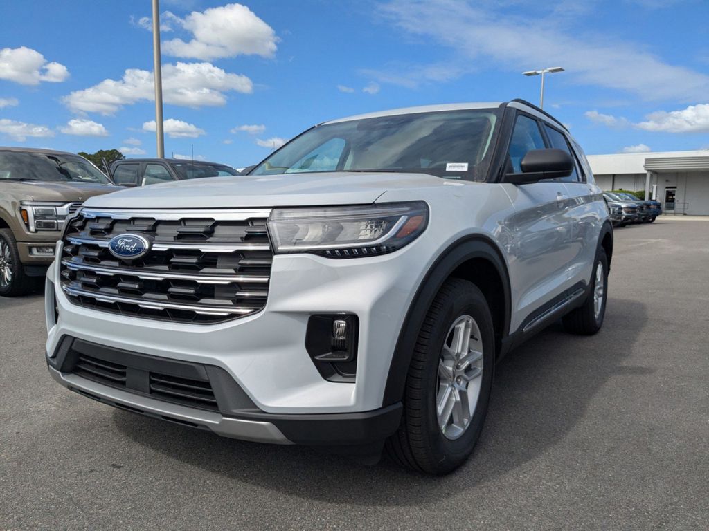 2025 Ford Explorer photo 8