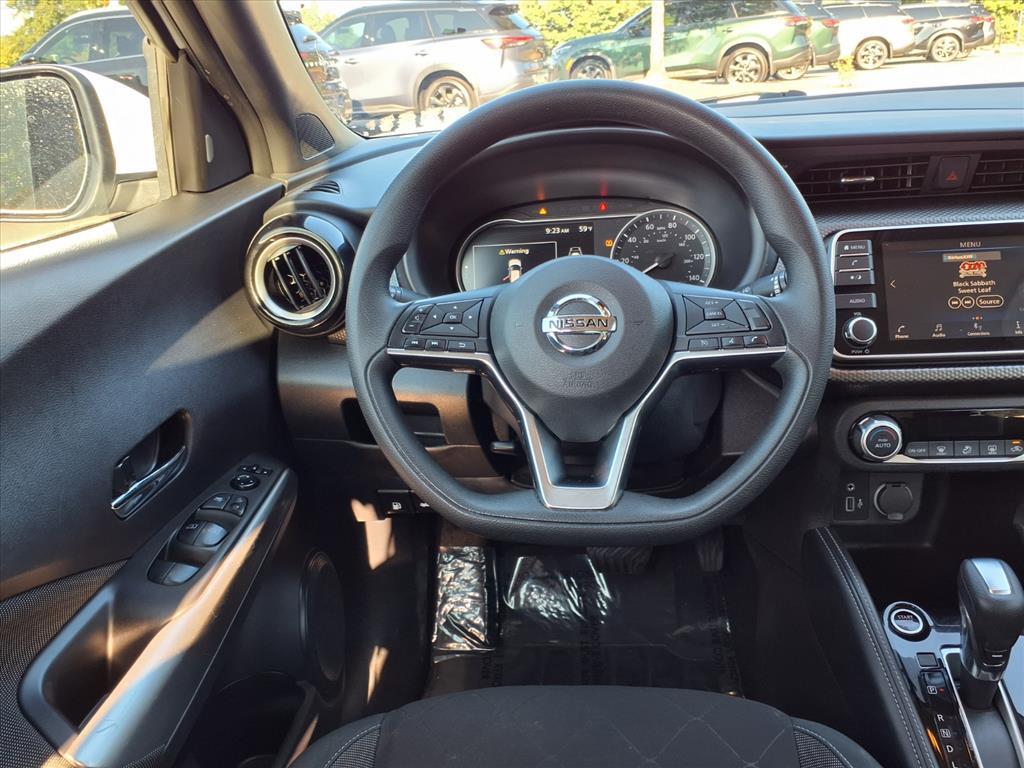 2020 Nissan Kicks SV photo 9