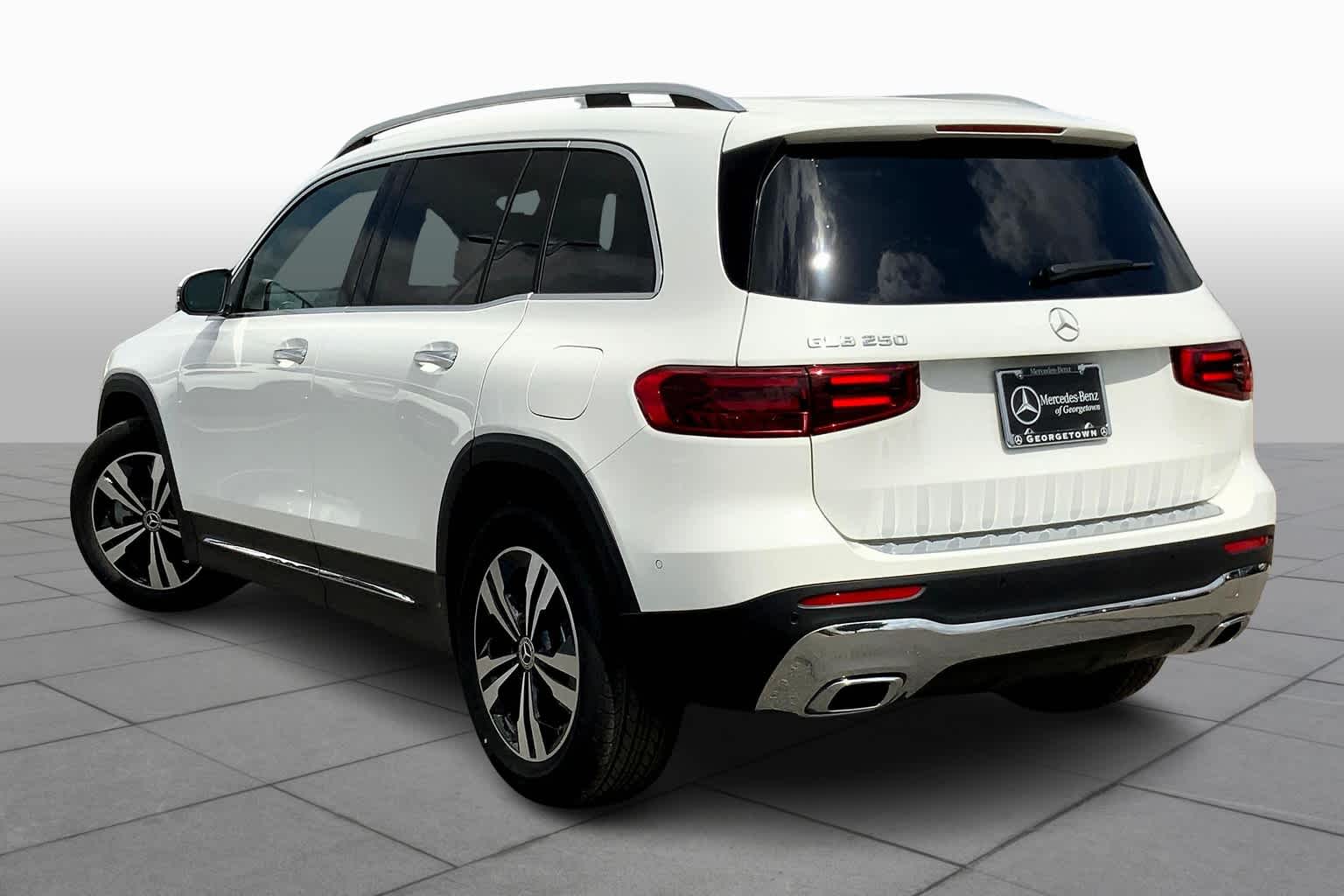 2025 Mercedes Benz GLB 250 photo 4