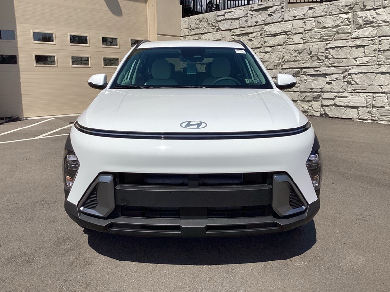 2025 Hyundai Kona SEL photo 2