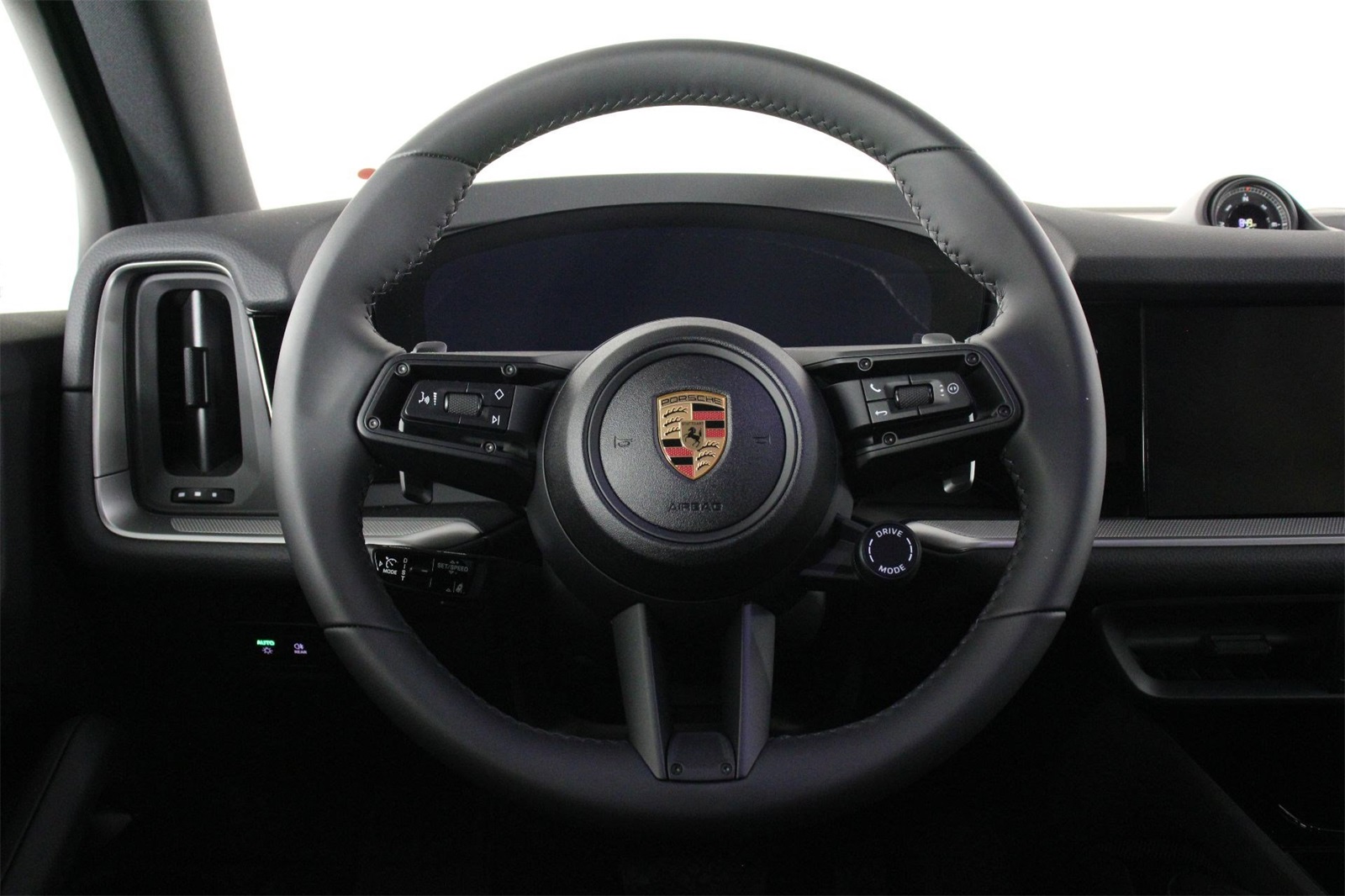 2025 Porsche Cayenne photo 12