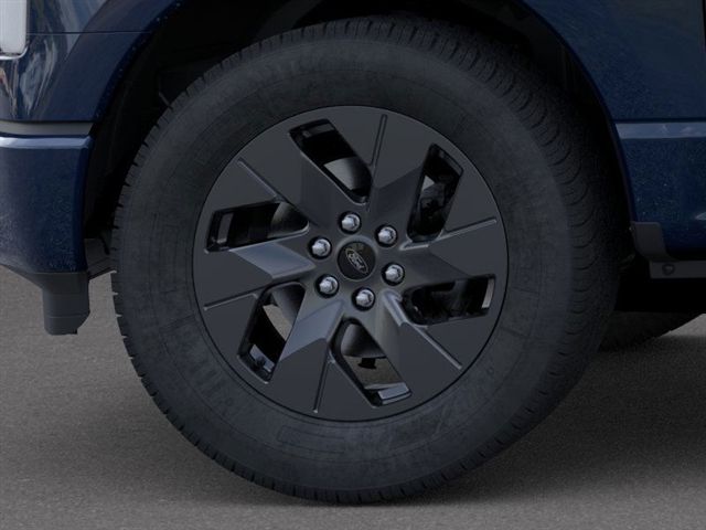 2025 Ford F-150 Lightning Lariat photo 18