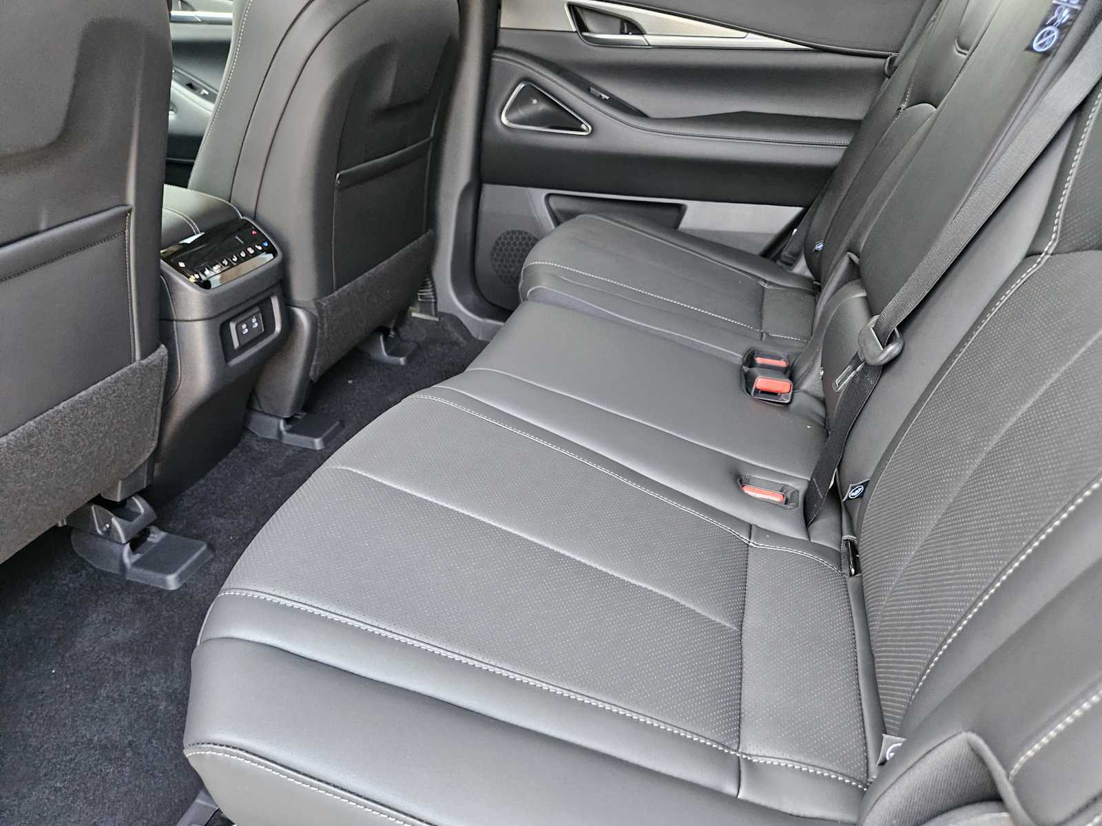 2026 Infiniti QX60 Luxe photo 19