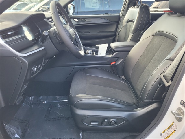 2025 Jeep Grand Cherokee Altitude X photo 3