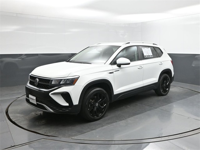 2022 Volkswagen Taos SE's photo