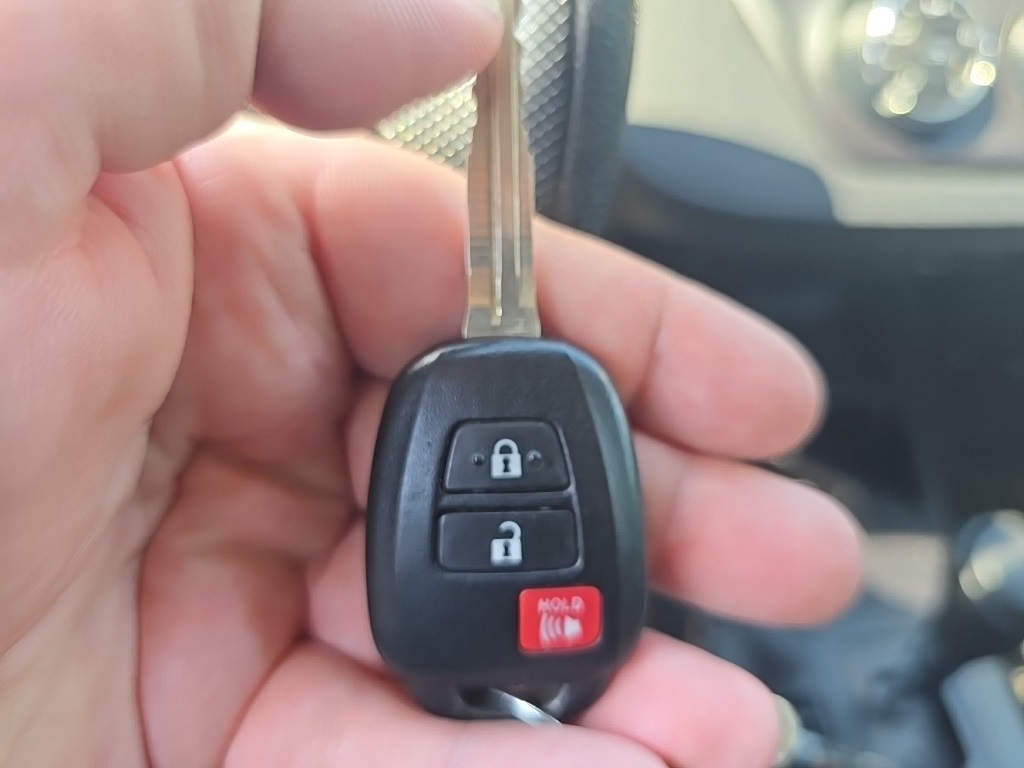 2017 Toyota RAV4 LE photo 15