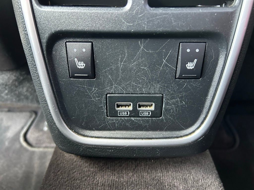 2016 Dodge Charger SXT photo 15