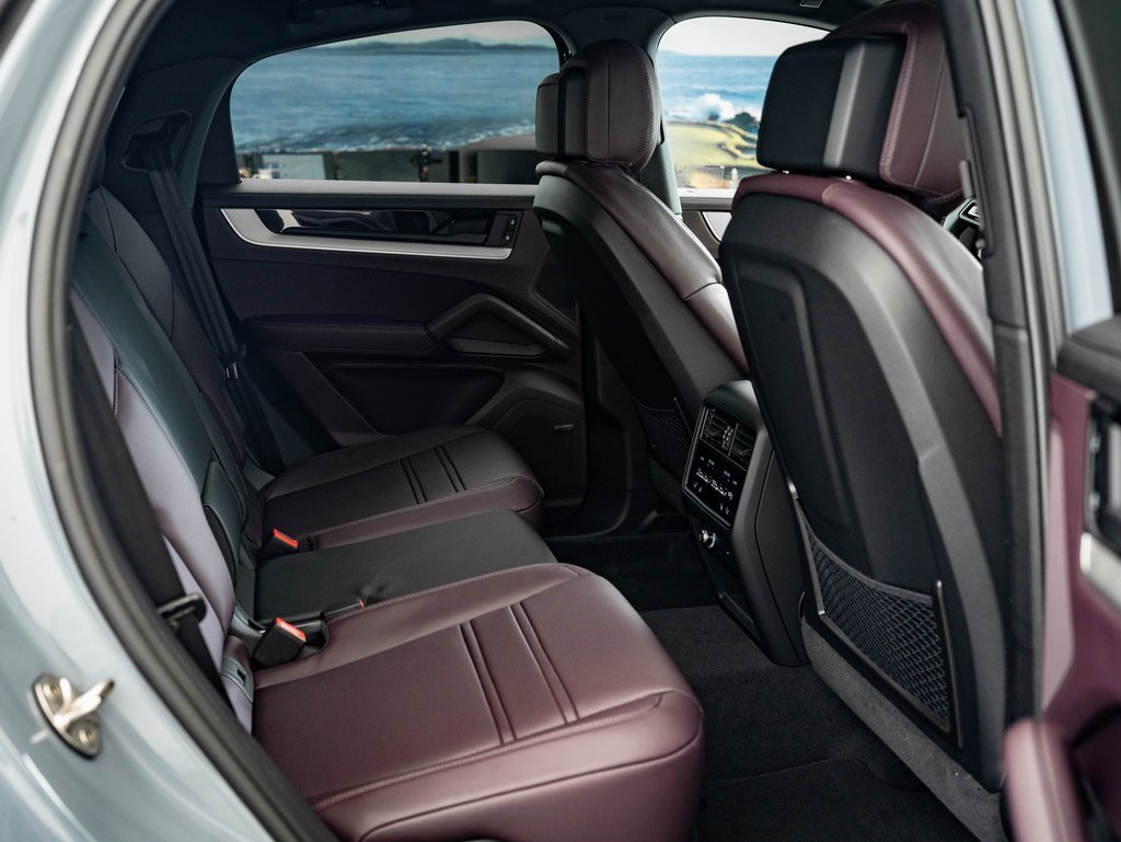 2025 Porsche Cayenne Coupe S photo 3
