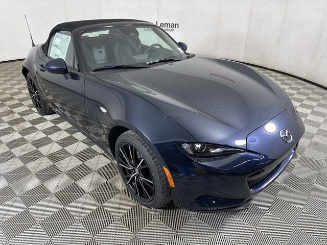 2025 Mazda MX-5 Miata Miata Grand Touring photo 2