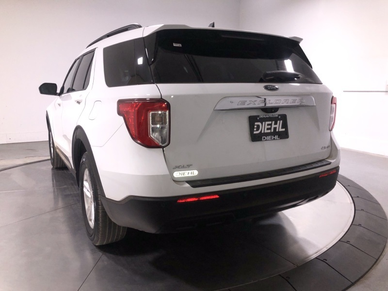 2021 Ford Explorer XLT Sport photo 3