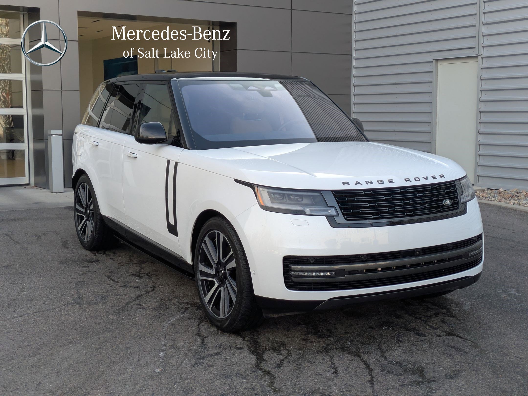 2023 Land Rover Range Rover SE's photo