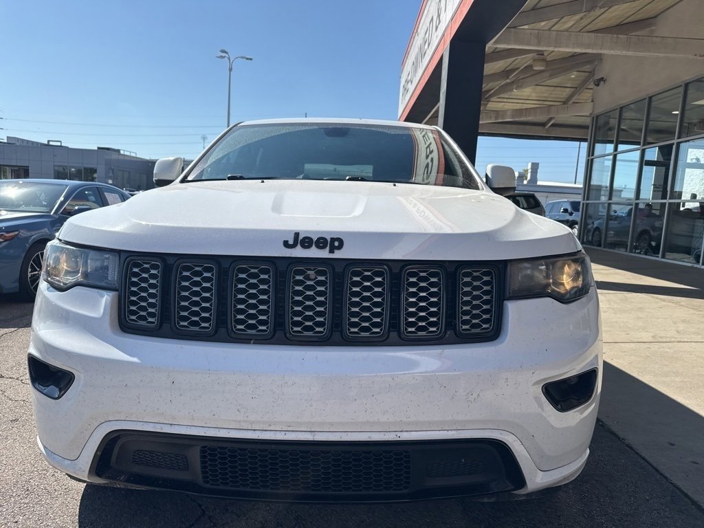2017 Jeep Grand Cherokee Altitude photo 4