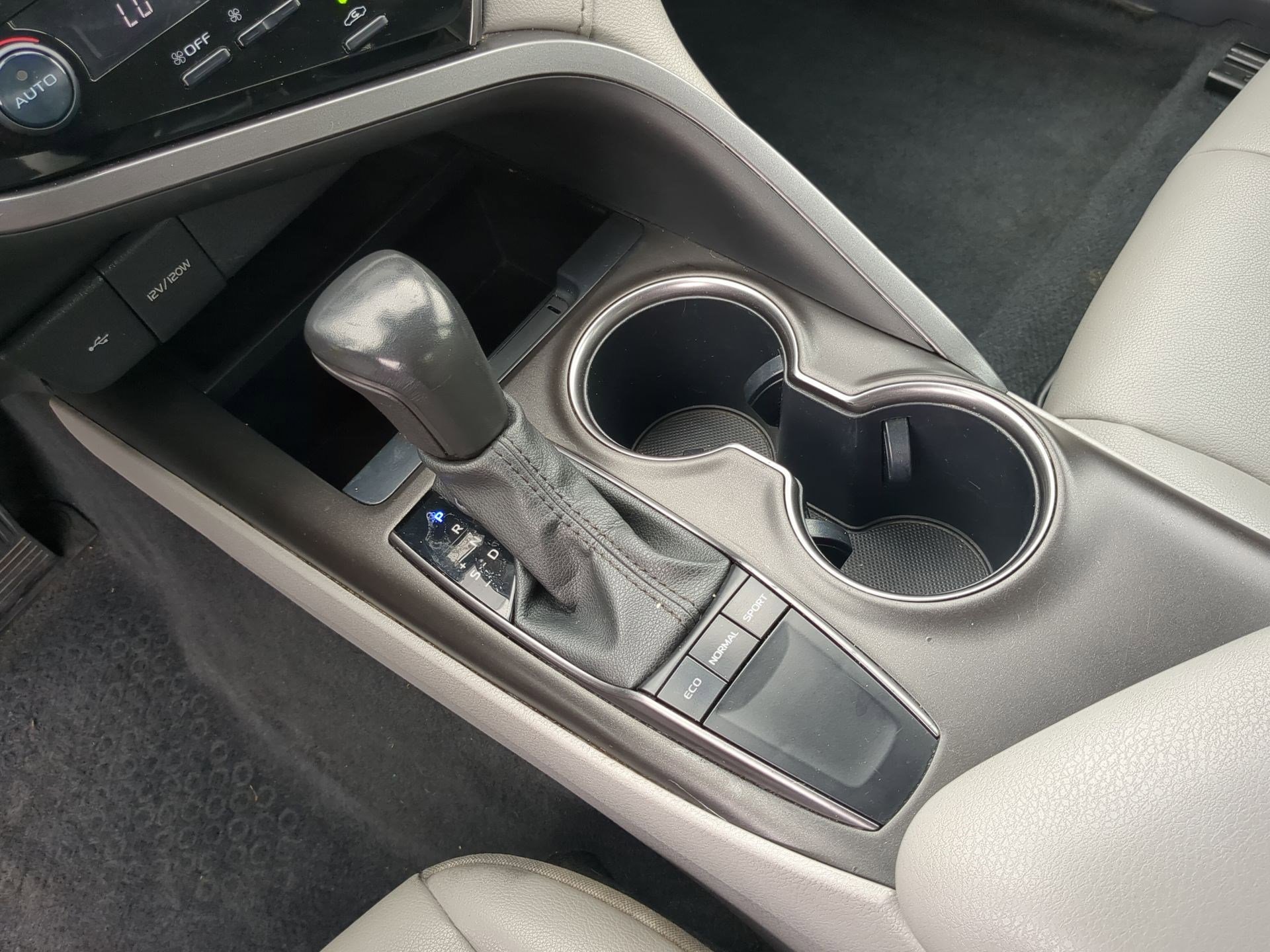 2023 Toyota Camry SE photo 19