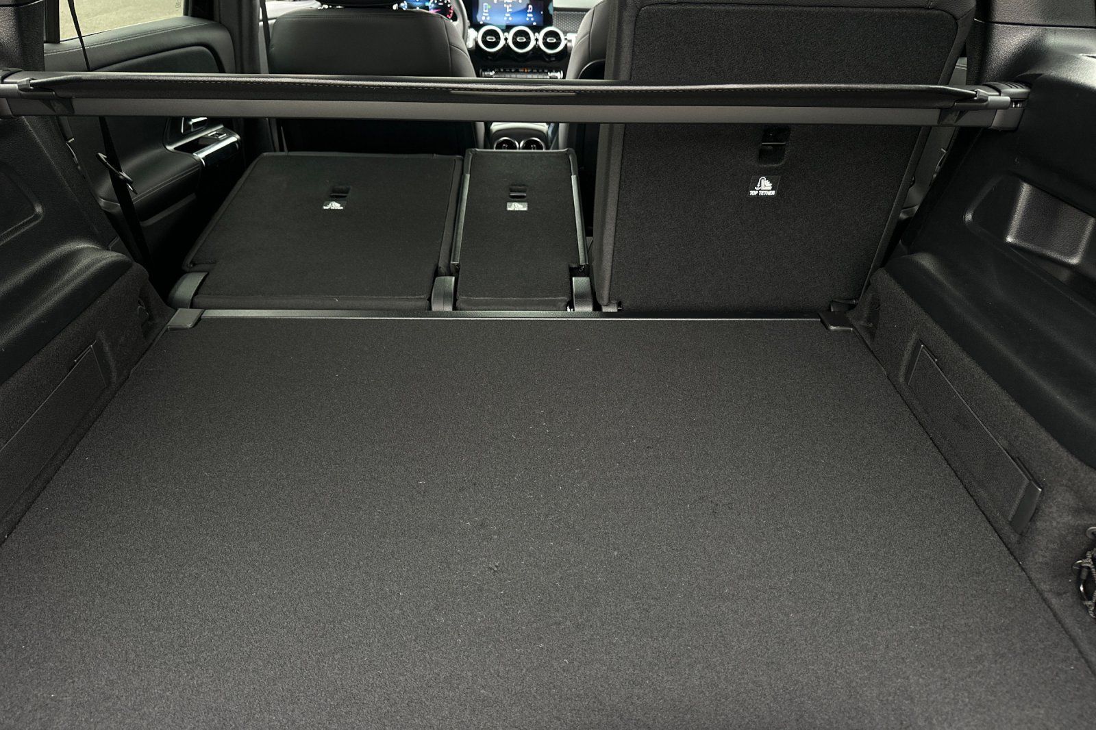 2025 Mercedes Benz GLB 250 photo 31