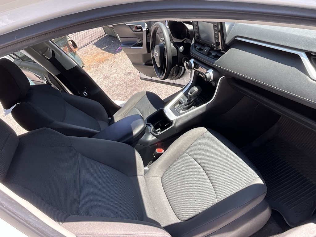 2022 Toyota RAV4 LE photo 28