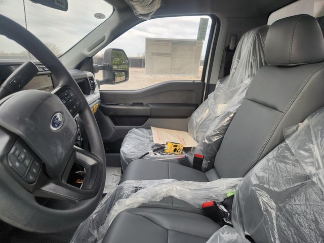 2023 Ford F-450 XLT photo 2