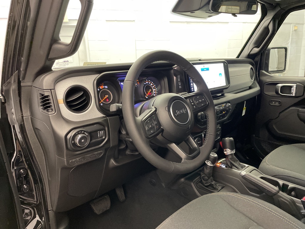 2025 Jeep Wrangler photo 8