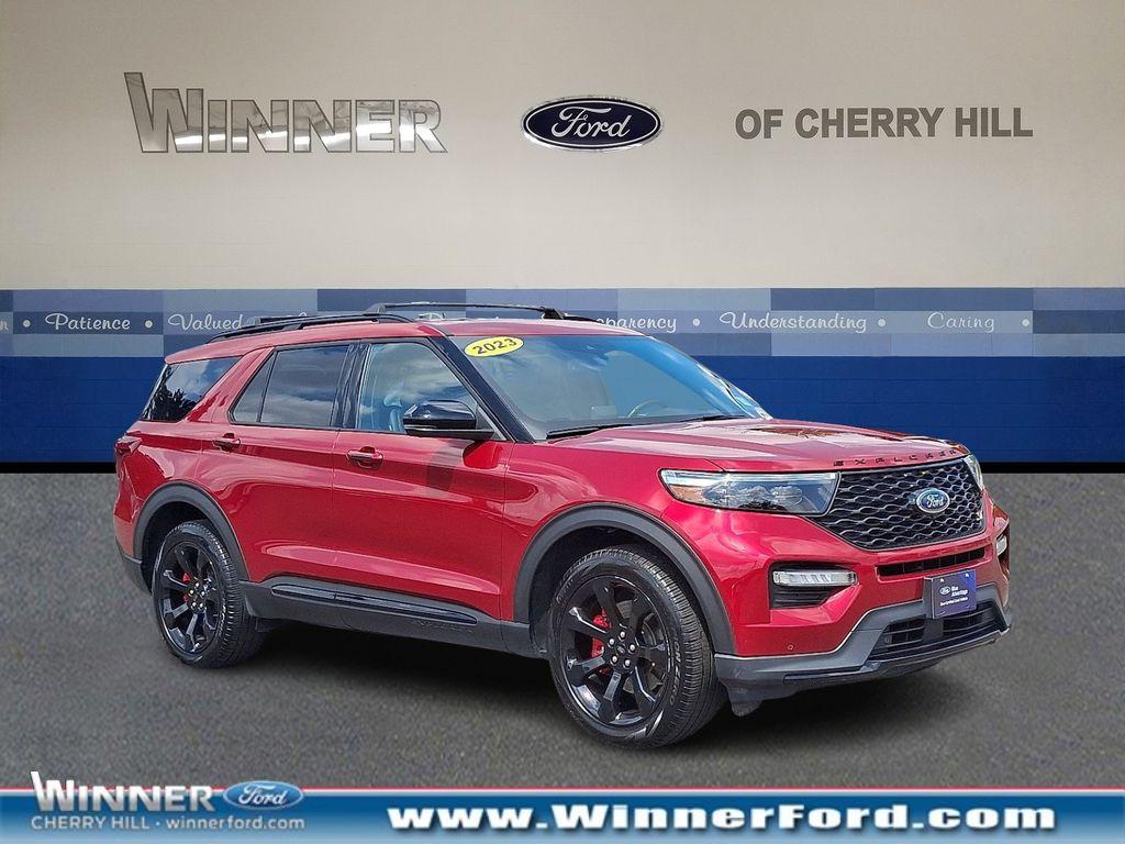 2023 Ford Explorer ST's photo