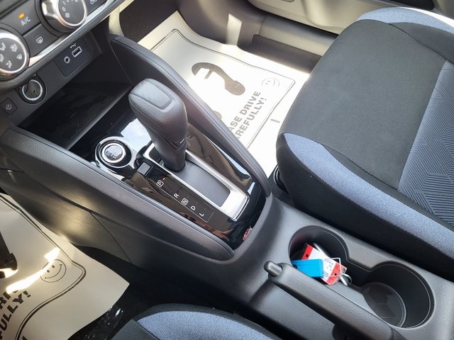 2025 Nissan Versa 1.6 SV photo 17