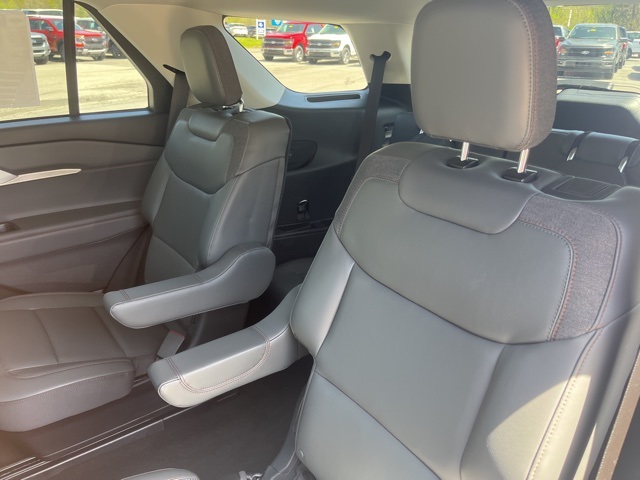 2025 Ford Explorer photo 11