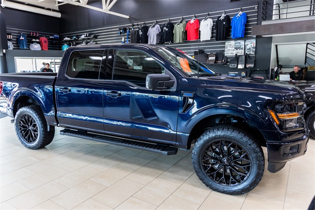 2025 Ford F-150 XLT photo 3