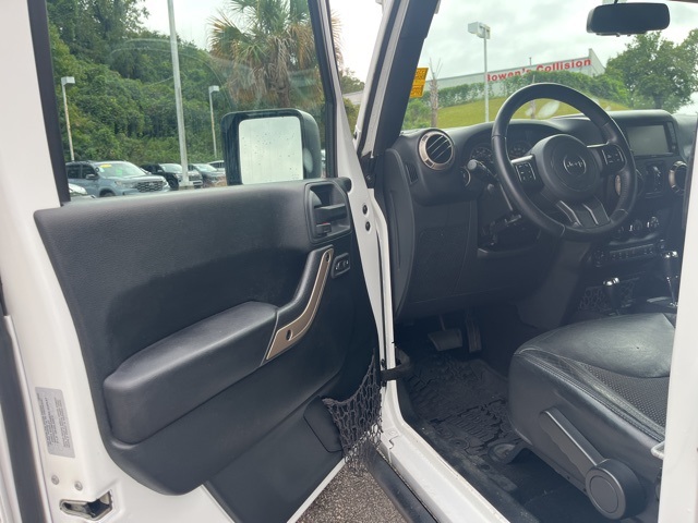 2016 Jeep Wrangler Unlimited Sahara photo 4