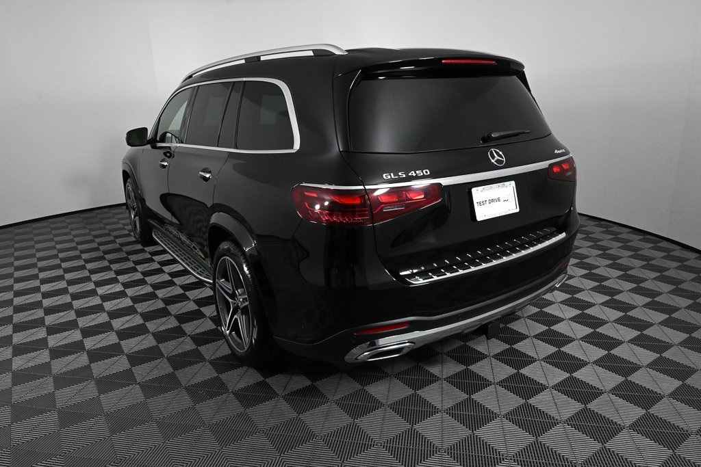 2025 Mercedes Benz GLS 450 4MATIC photo 2