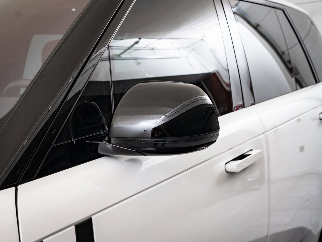 2023 Land Rover Range Rover SE photo 16