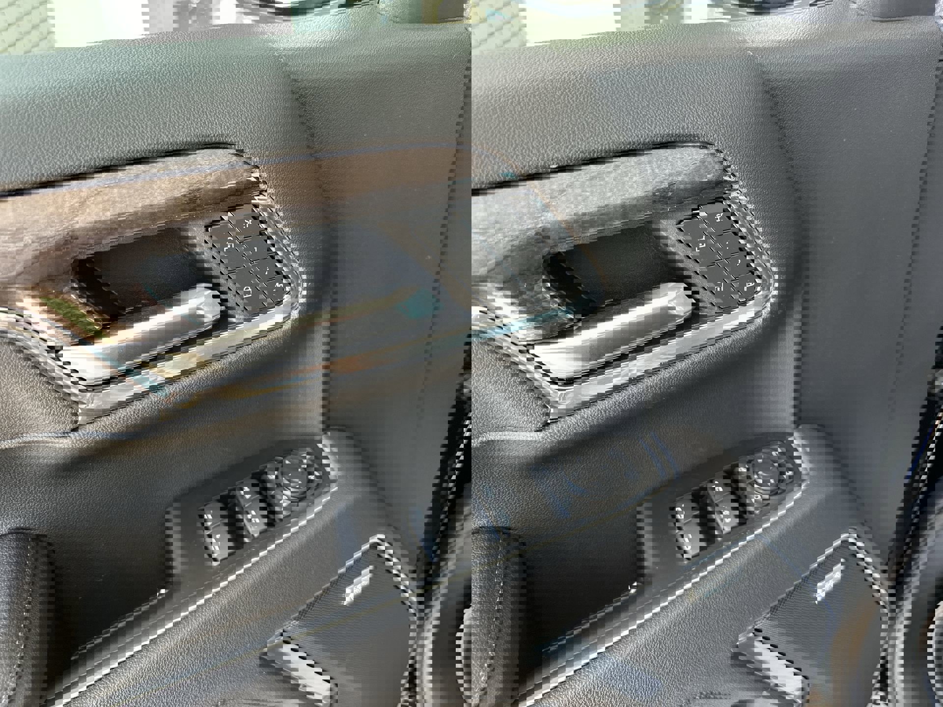 2025 Chevrolet Silverado 1500 LTZ photo 17