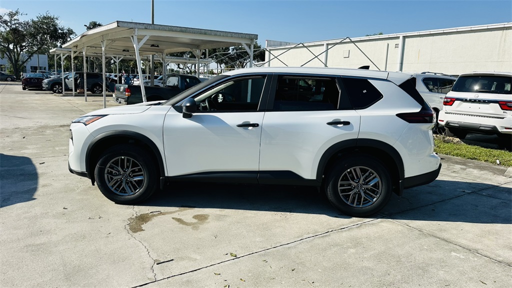 2025 Nissan Rogue S photo 3