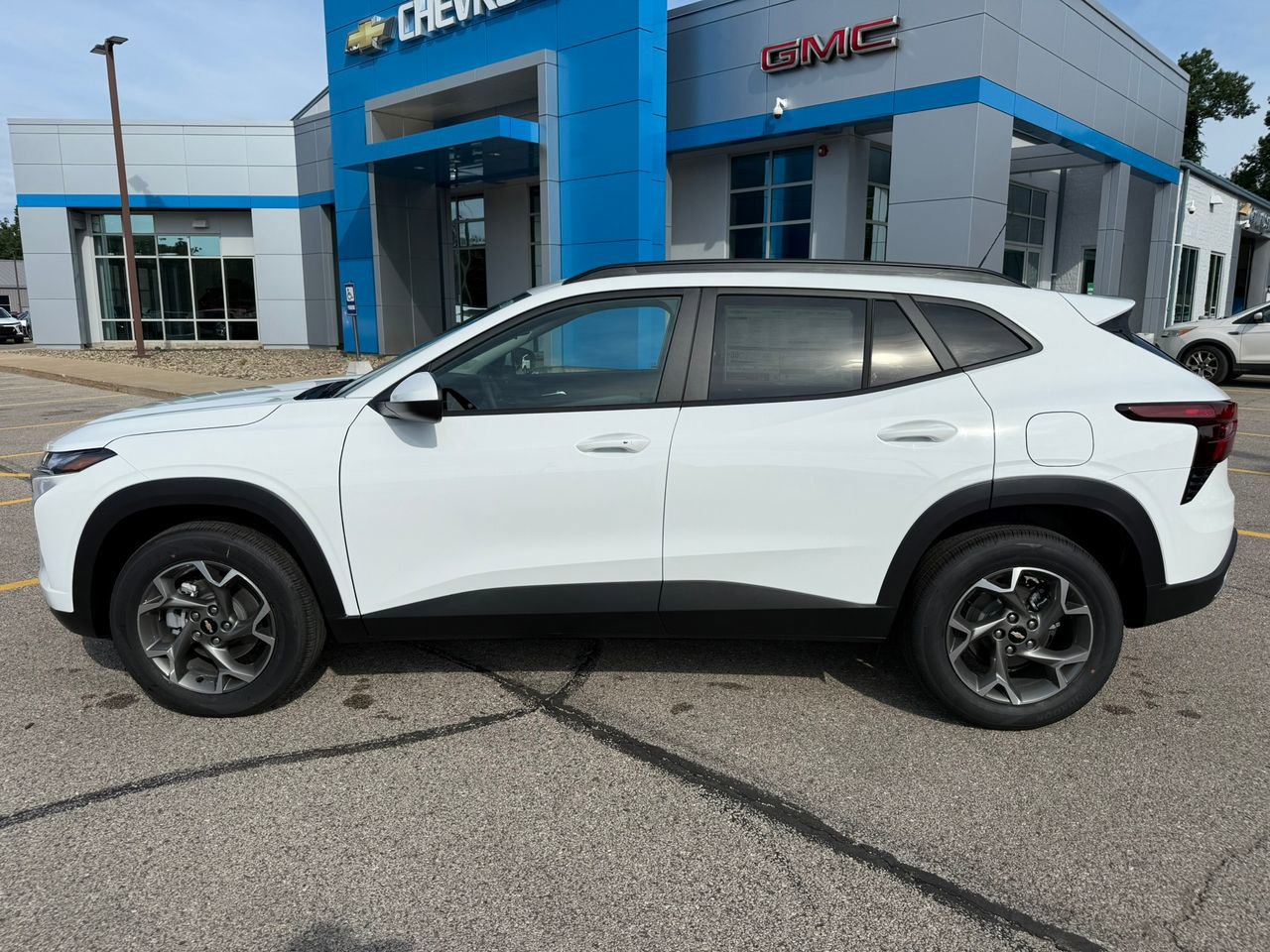 2025 Chevrolet Trax LT photo 3